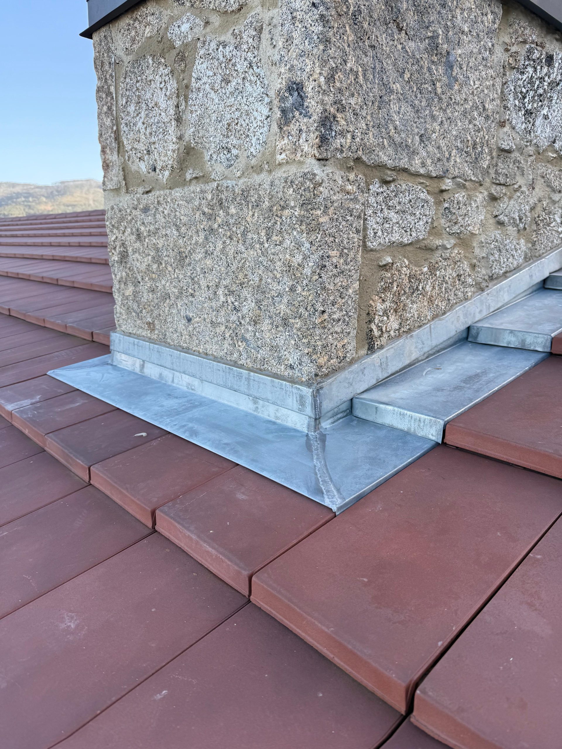 Caleiras, Rufos e Coberturas Metálicas em Barcelos